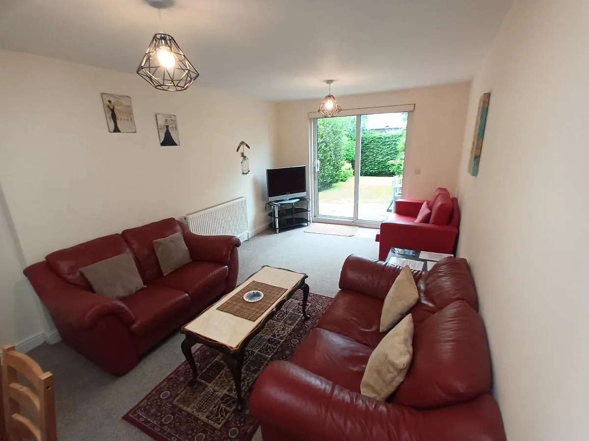 Central Modern Apartment With Free Parking And Private Garden Edinburgh