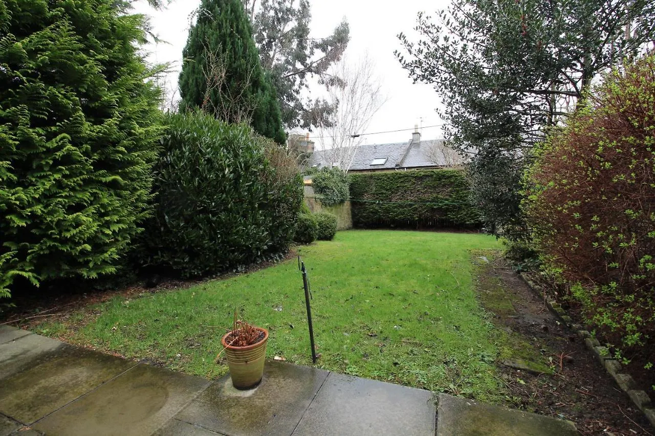 Central Modern Apartment With Free Parking And Private Garden Edinburgh