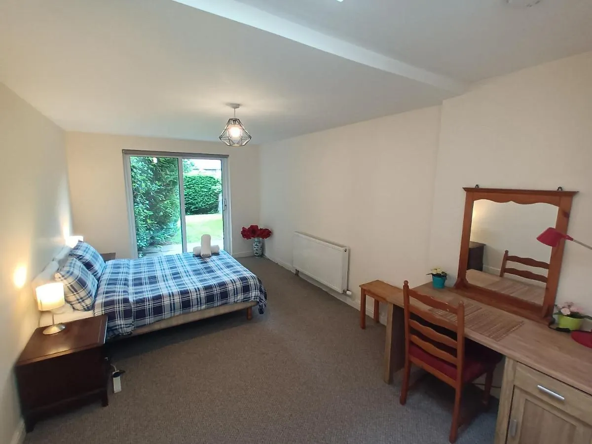 Central Modern Apartment With Free Parking And Private Garden Edinburgh 0*,  United Kingdom