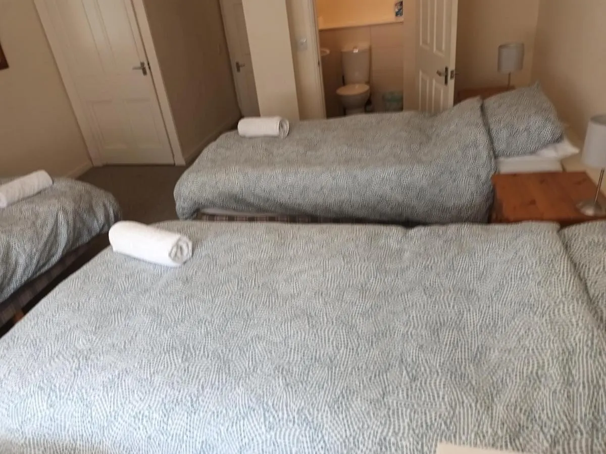 Central Modern Apartment With Free Parking And Private Garden Edinburgh