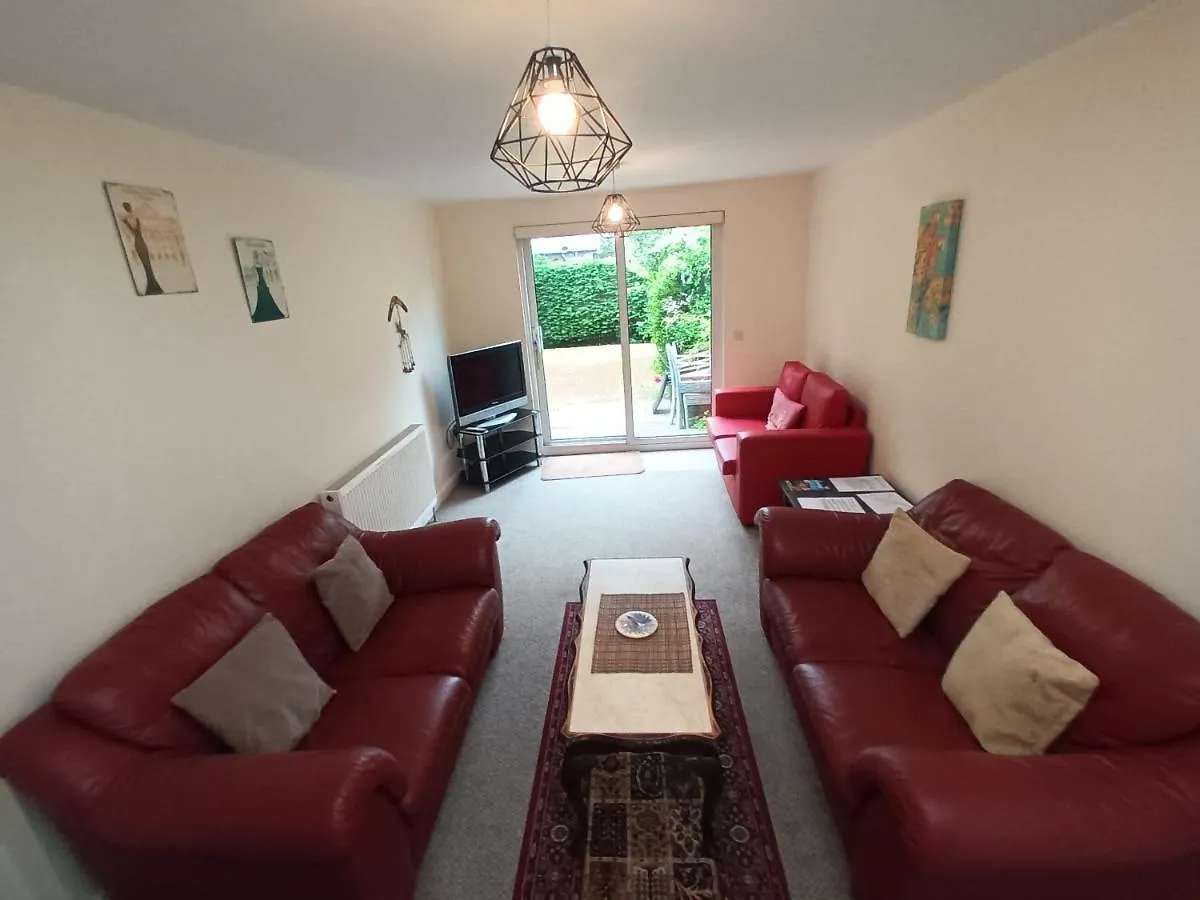 Central Modern Apartment With Free Parking And Private Garden Edinburgh