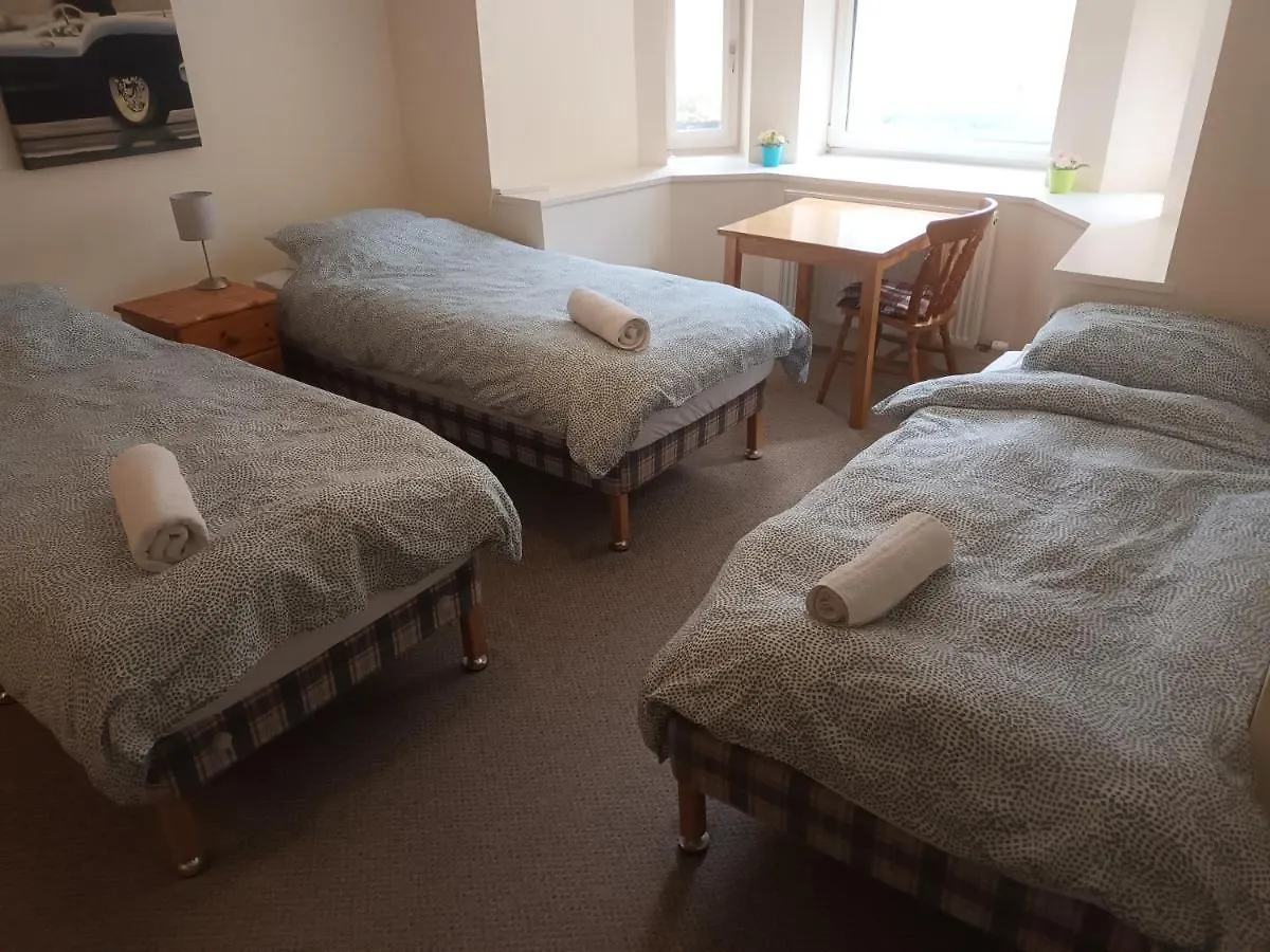 Central Modern Apartment With Free Parking And Private Garden Edinburgh